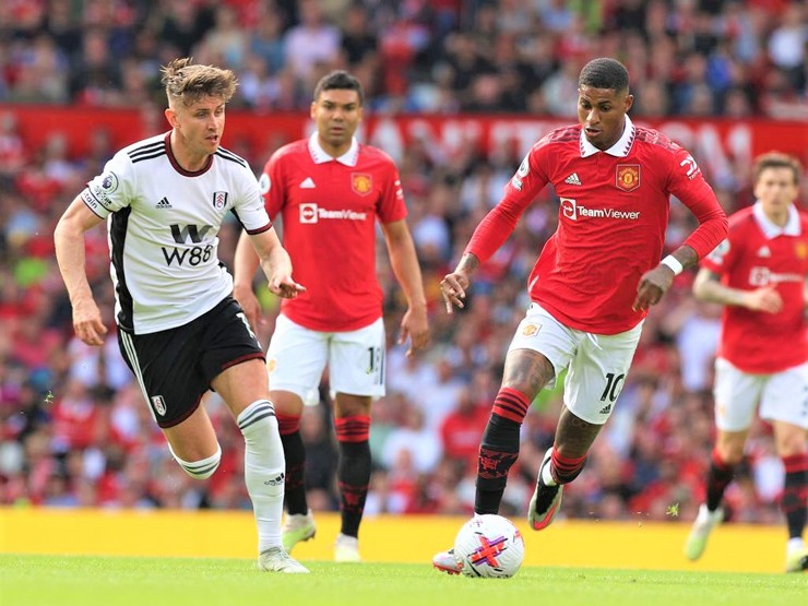 MU (áo đỏ) có thành tích đối đầu nổi bật trước Fulham