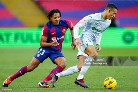 Greenwood “chào hàng” thất bại trước Barca, khó mơ giật chỗ sao Brazil