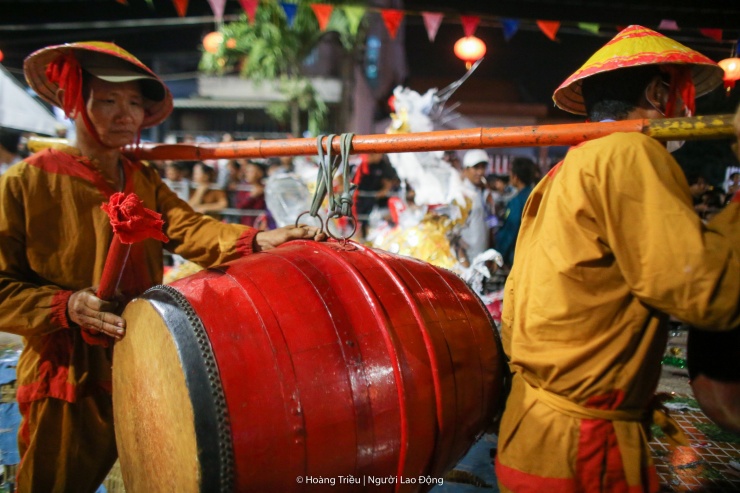 Hàng ngàn người tranh lộc trong đêm tại lễ hội Làm Chay - 3