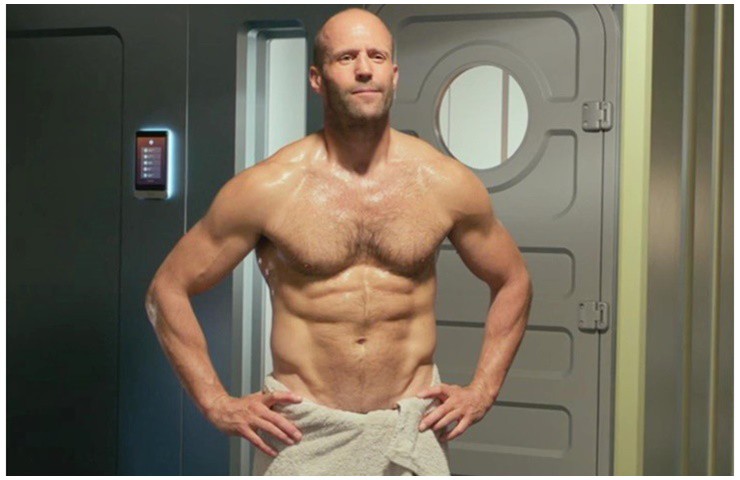 Jason Statham dù U60 vẫn sở hữu vóc dáng cường tráng, vạm vỡ.
