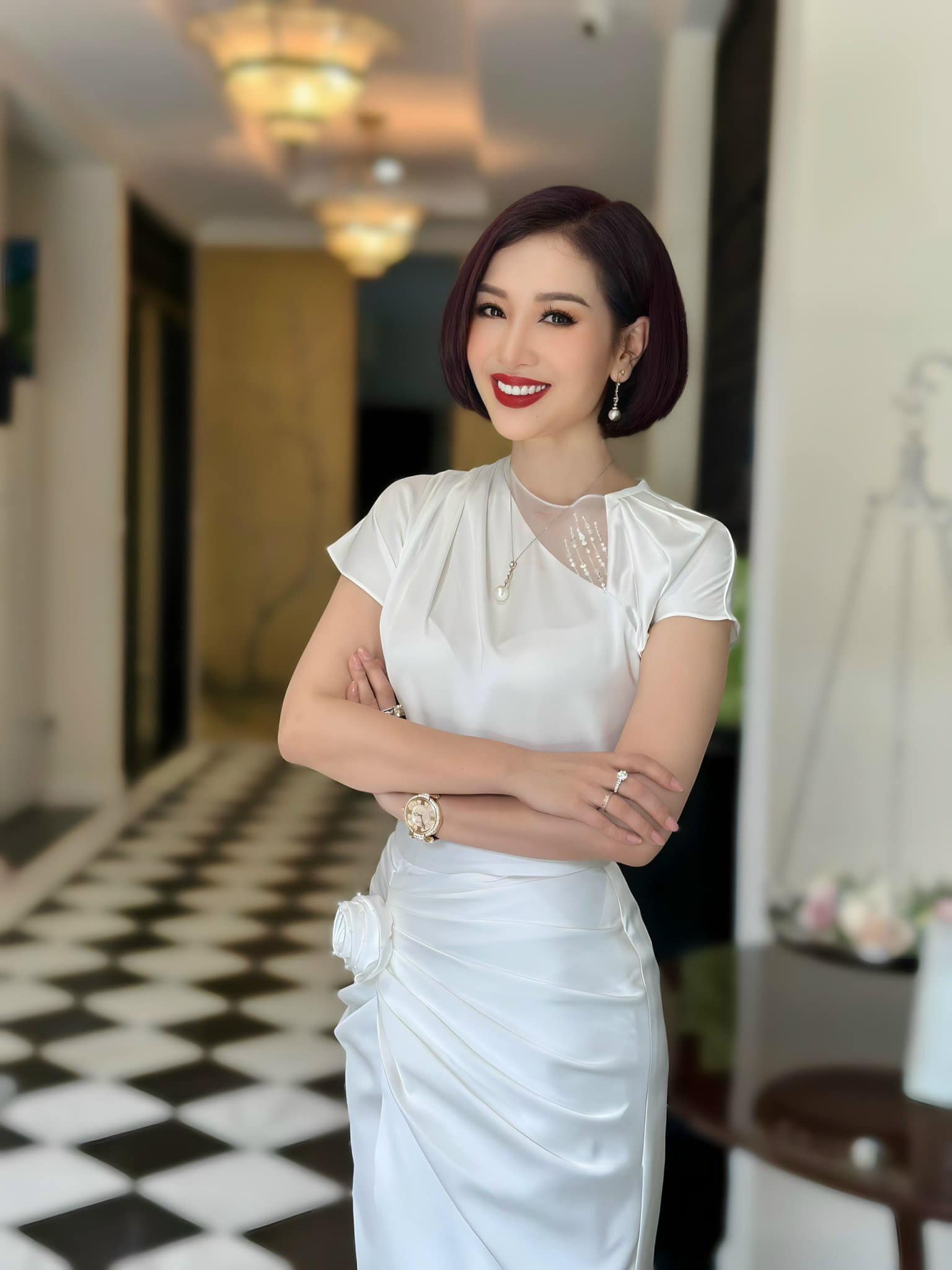 "Cô thư ký xinh đẹp" U45 trẻ như gái 20: "Không chỉn chu, tôi không bước chân ra khỏi nhà" - 7