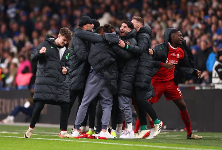 Đội trưởng Van Dijk và "những đứa trẻ" Liverpool mang cho Klopp chức vô địch League Cup - 8