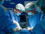 Hết liệt tay, đau cổ sau 24h phẫu thuật thoát vị cột sống cổ bằng đường mổ trước