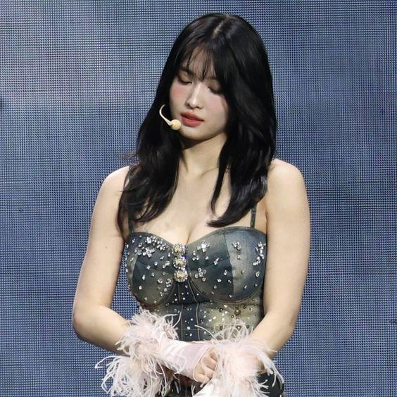 Momo (Twice) ngày càng thăng hạng nhan sắc lẫn vóc dáng.&nbsp;