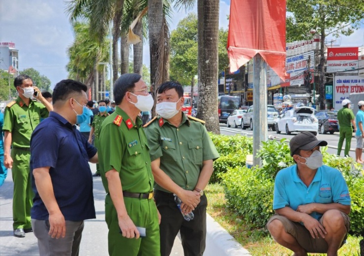 Lãnh đạo Công an TP Cần Thơ trực tiếp chỉ đạo dập lửa, điều tra làm rõ nguyên nhân vụ cháy.