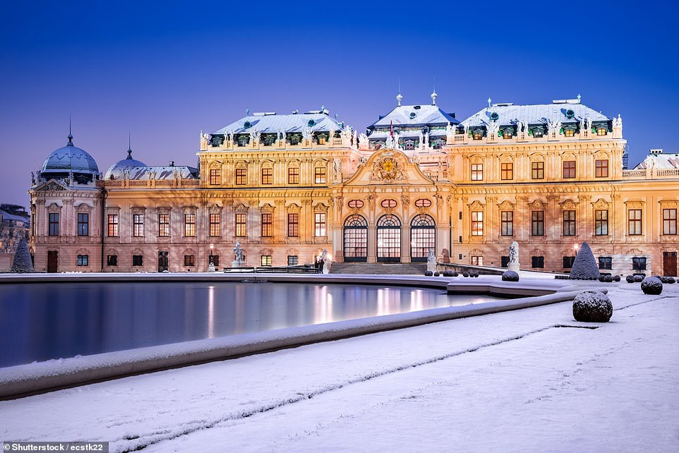 Cung điện Upper Belvedere có từ thế kỷ 18 ở Vienna, Áo đẹp hơn bao giờ hết vào mùa đông. Vào những tháng lạnh, thành phố thường biến thành thiên đường đầy tuyết.