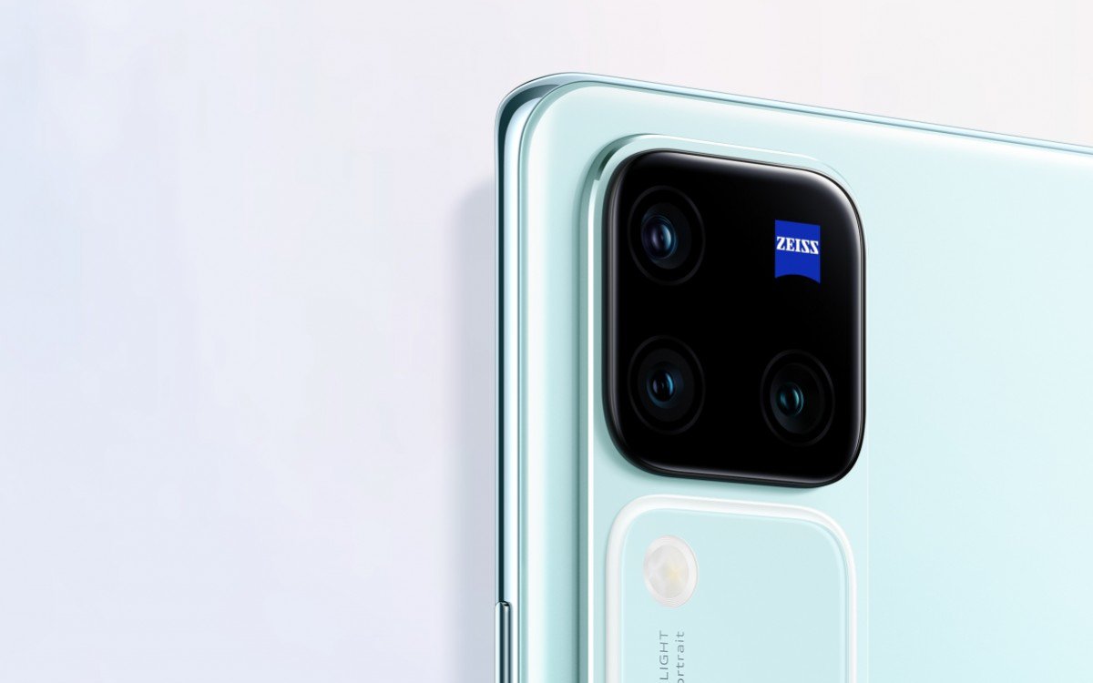 Cận cảnh cụm camera sau.