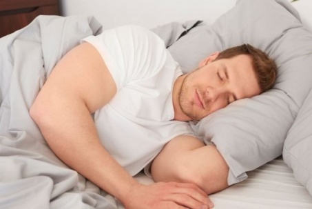 Đẹp trai hơn trong giấc ngủ chỉ bằng cách điều chỉnh thói quen chăm sóc da ban đêm của bạn