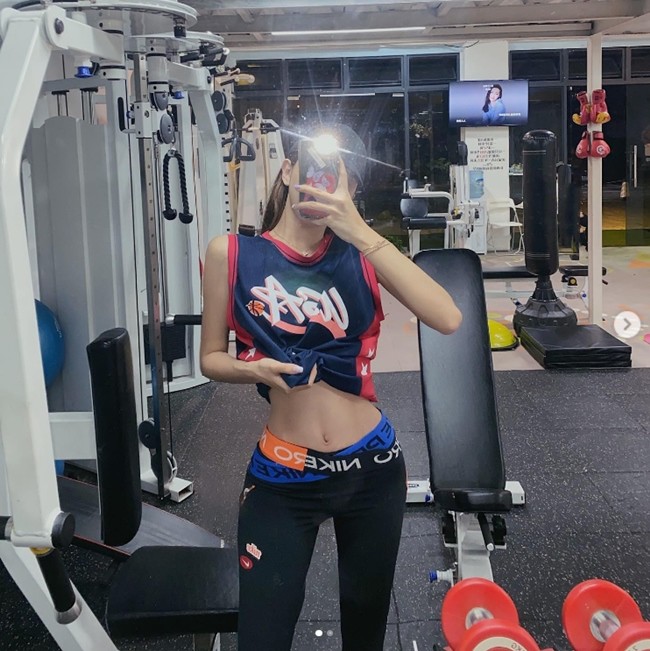 Nhan sắc tuổi 44 của mẹ đơn thân Kim Hiền 6 Nàng hot girl có eo "con kiến" nhờ nghiện ăn cay - 6