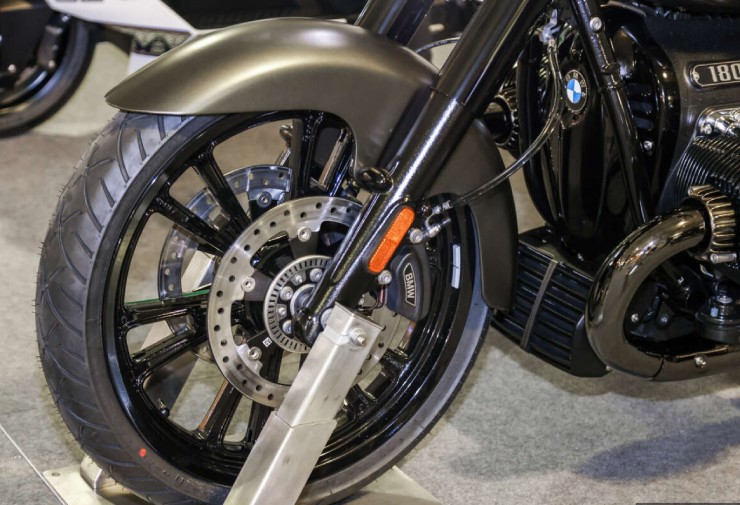Ra mắt hàng khủng 2024 BMW Motorrad R18 giá hơn 831 triệu đồng - 2