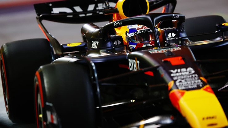 Verstappen đáp trả mạnh mẽ tại Q3