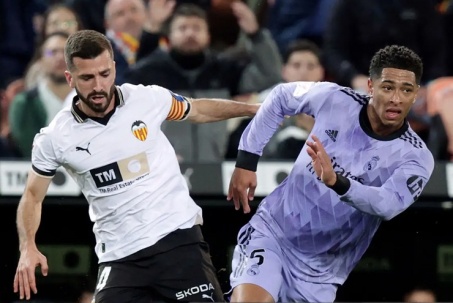 Video bóng đá Valencia - Real Madrid: Rượt đuổi rực lửa, tranh cãi Bellingham mất bàn (La Liga)