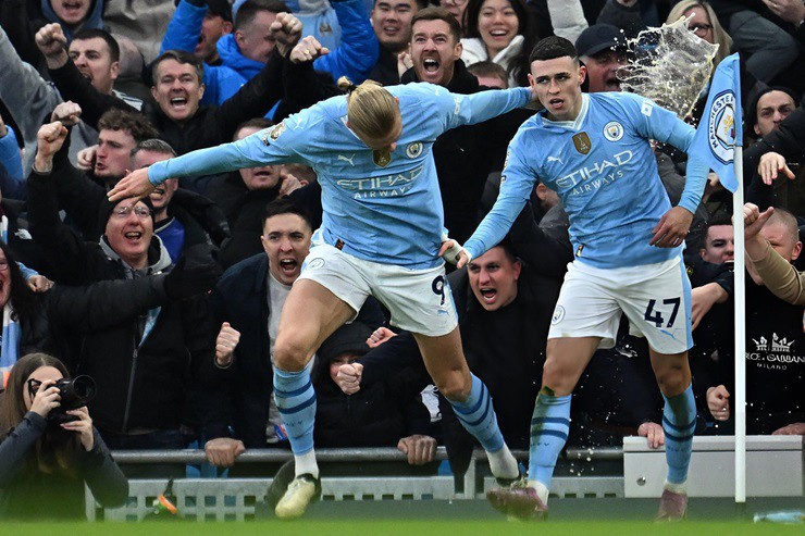 Foden và Haaland tỏa sáng giúp Man City ngược dòng hạ MU