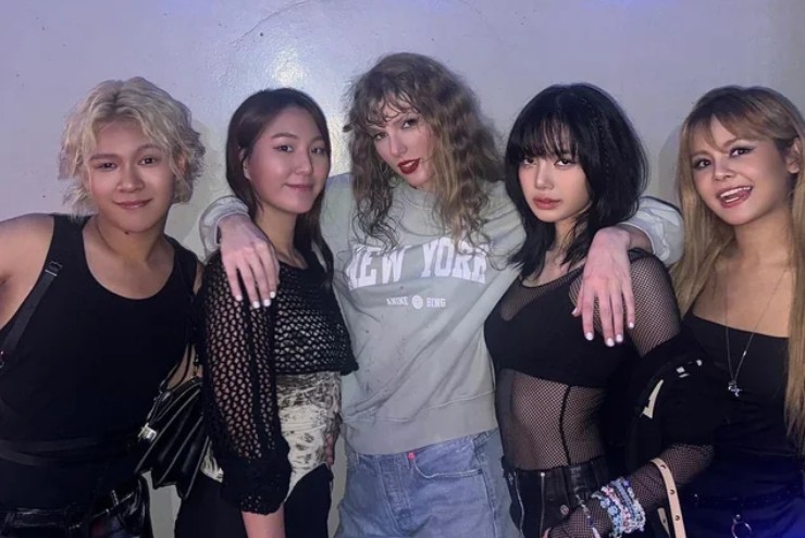 "Em út" của BLACKPINK và Taylor Swift cũng có những hình ảnh chụp chung với nhau.&nbsp;