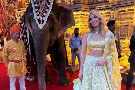 Con gái Donald Trump đẹp như nữ thần, "sáng rực" tại đám cưới con tỷ phú giàu nhất Ấn Độ