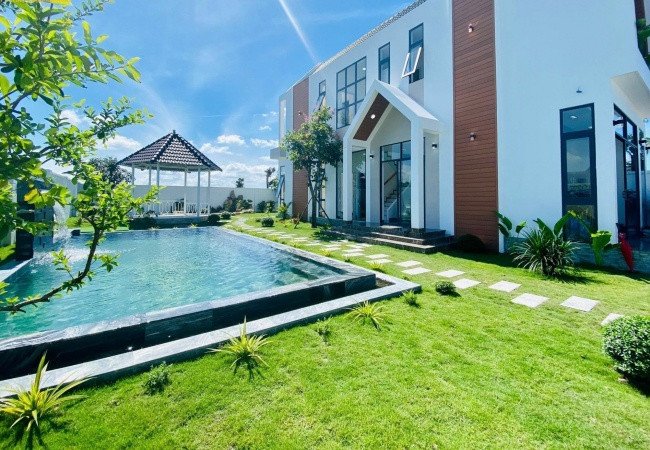 Biệt thự biển rộng 600m2 của Lê Giang - 1