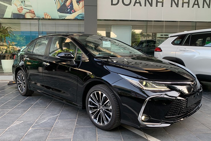 Đánh giá Toyota Corolla Altis: Thiết kế trẻ hóa và năng động, giá 725 triệu đồng - 9