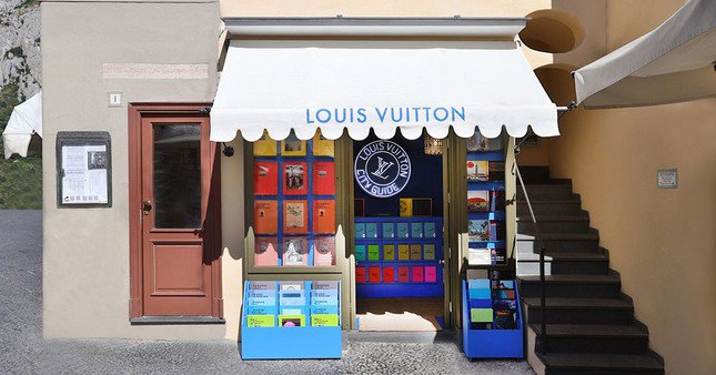 Cửa hàng sách tại Capri của Louis Vuitton.