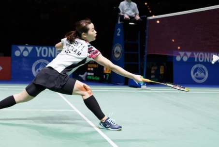Người đẹp cầu lông Thùy Linh gặp sự cố, thua ngay vòng 1 giải Pháp mở rộng
