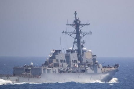 Houthi nã tên lửa tấn công 2 tàu khu trục Mỹ trên Biển Đỏ
