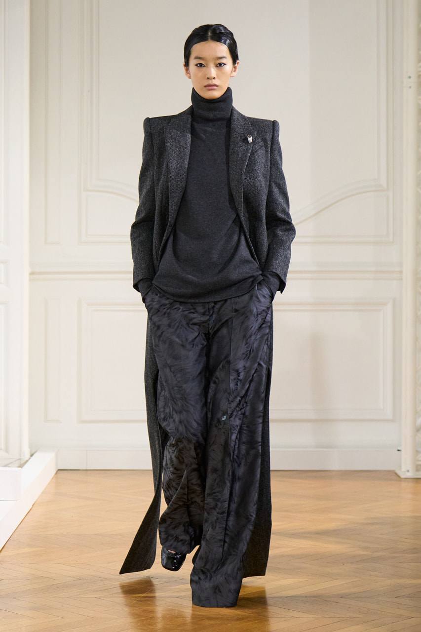 Không có giám đốc sáng tạo, Givenchy vẫn khiến người hâm mộ trầm trồ - 14