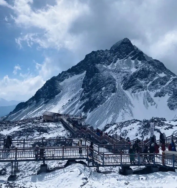 Chiêm ngưỡng vẻ đẹp đến nao lòng của núi tuyết Ngọc Long, Trung Quốc - 4
