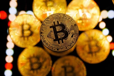 Bitcoin liên tục biến động: Chạm “đỉnh” mới rồi bất ngờ trượt giá mạnh