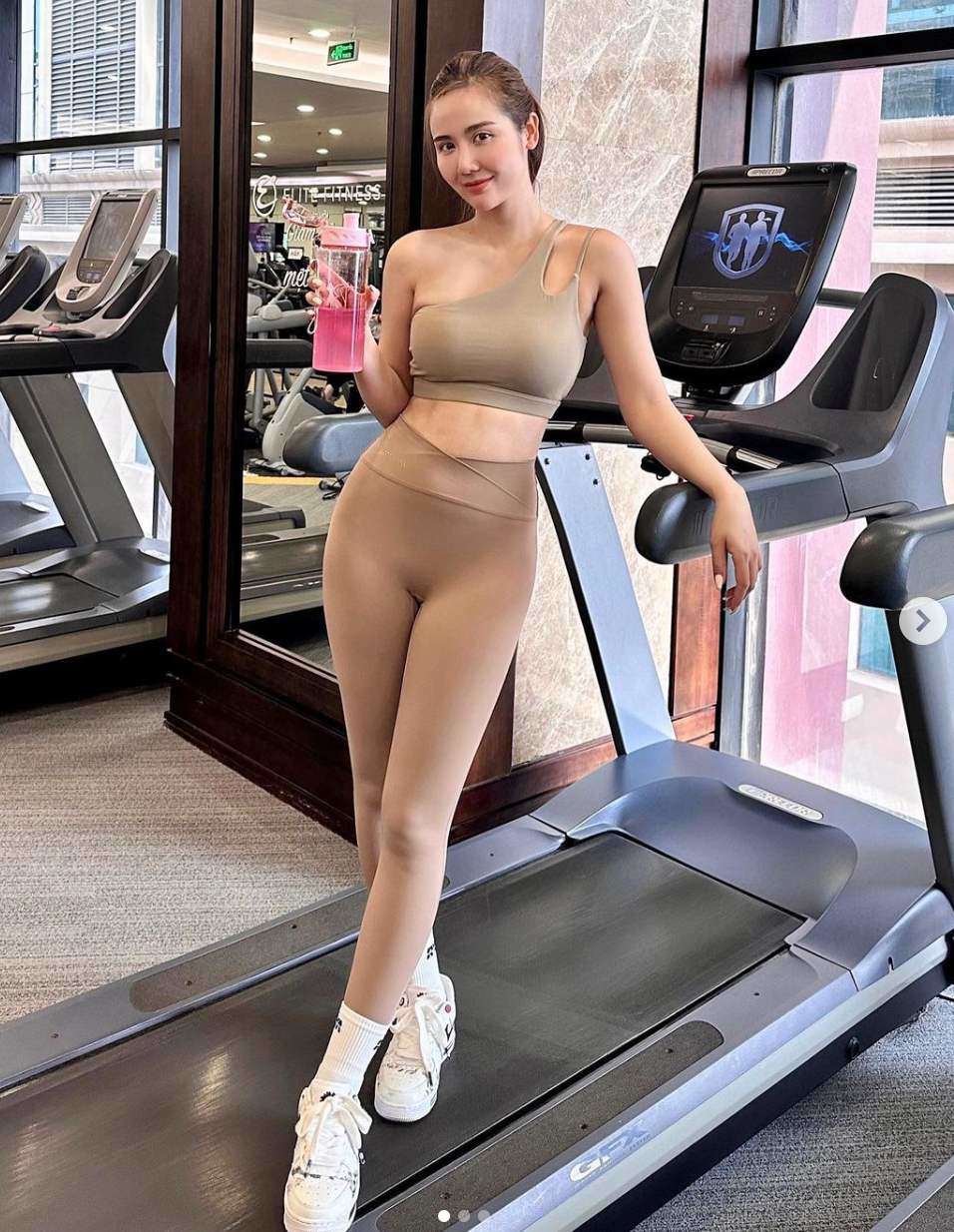 Khoảnh khắc gây chú ý của Huyền Lizzie khi... "dùng cổ tập gym" - 6