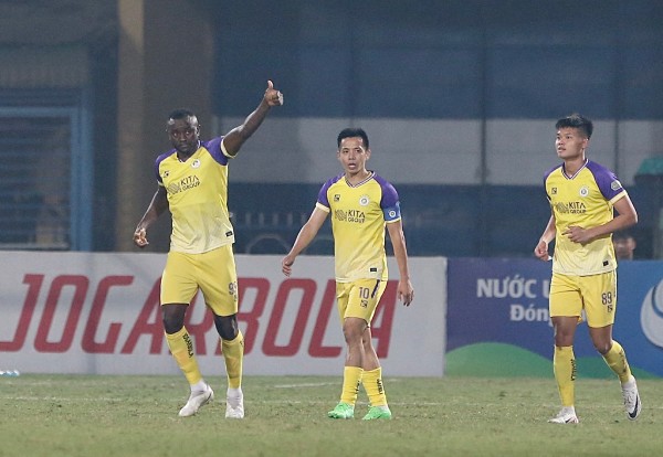 Trực tiếp bóng đá Hà Nội - Quảng Nam: Tăng Tiến nhận thẻ đỏ (V-League) (Hết giờ) - 1