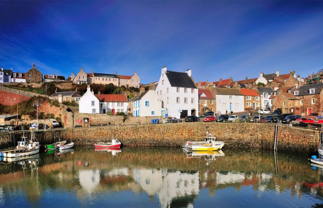 Crail, Fife, Scotland: Một làng chài yên tĩnh, tuyệt đẹp, tự hào có bến cảng đẹp nhất vùng ven biển. Bạn nhớ tận hưởng những con đường dốc, quán cà phê cổ kính tại đây.