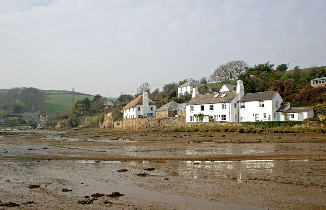 South Pool, Devon, Anh: Mọi người thường tới đây để ngắm thủy triều lên xuống vào mỗi buổi chiều, đắm mình trong ánh hoàng hôn dịu ngọt.