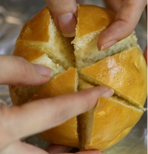 Cách làm bánh mì bơ tỏi kiểu Hàn Quốc cực dễ ngay tại nhà - 1