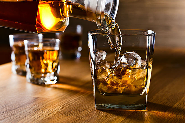 Uống quá nhiều rượu sẽ làm tổn thương gan và làm tăng đáng kể nguy cơ mắc các bệnh về gan.