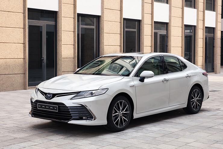 Toyota Camry bản Hybrid giá 1,5 tỷ đồng tiết kiệm nhiên liệu như thế nào? - 1