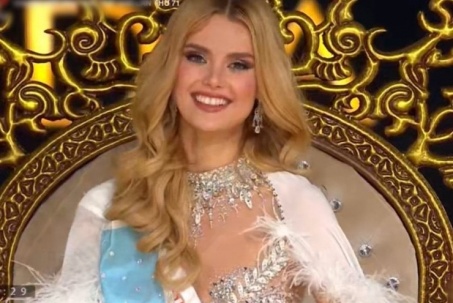 Người đẹp Séc cao 1m81, được ví như búp bê sống đăng quang Miss World