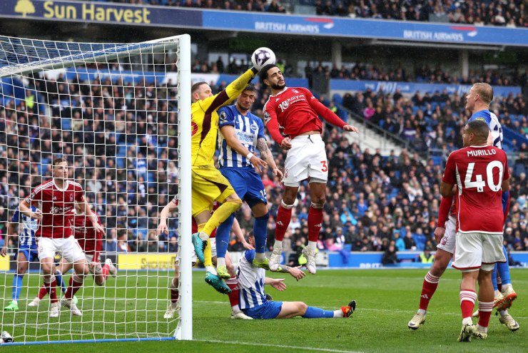 Tình huống phản lưới của Nottingham Forest