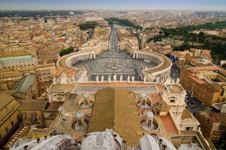 Thành phố Rome hiện ra khi nhìn từ bảo tàng Vatican.