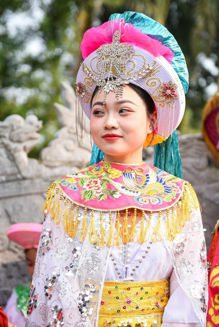 Tại lễ hội năm nay, chị Nguyễn Diệp Trúc (20 tuổi) được vinh dự đóng vai Đức Thánh Bà (nữ tướng Lê Hoa)