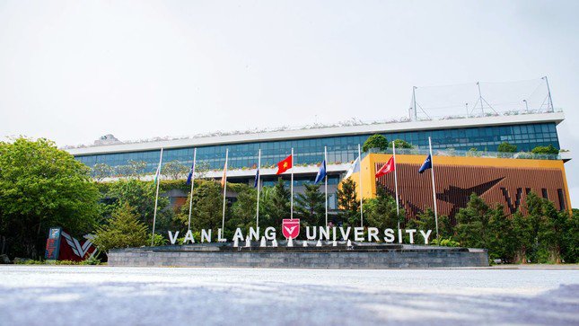 Trường Đại học Văn Lang là một trong những tài sản của ông Trí.