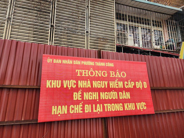 UBND phường Thành Công cũng đã có thông báo cảnh báo nguy hiểm tại tòa nhà G6A