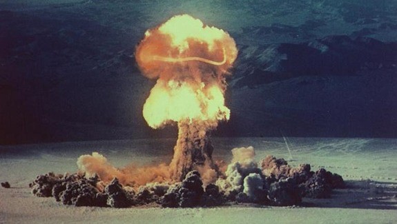 Ông Oppenheimer dành nửa sau cuộc đời để phản đối vũ khí hạt nhân. Ảnh: CNN