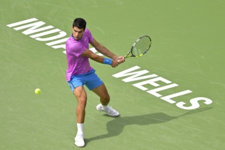 Alcaraz viết ám hiệu lạ chờ đấu Djokovic, hẹn "đòi nợ" tại Indian Wells 2024