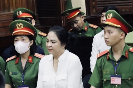 Tòa công bố lý do hoãn phiên phúc thẩm vụ án bà Nguyễn Phương Hằng