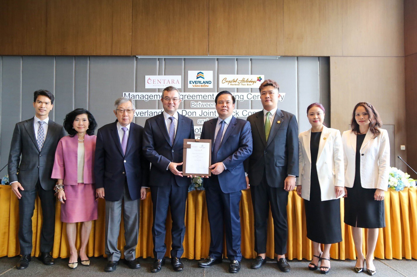 Lễ ký kết Hợp đồng quản lý vận hành Centara Hotel &amp; Residences Vân Đồn giữa Tập đoàn Everland và Tập đoàn Centara Hotels &amp; Resorts tại Bangkok (Thái Lan) vào tháng 3/2023.