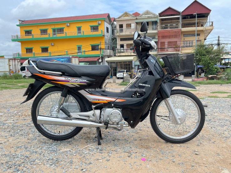 Honda Dream cũ hơn 20 năm, vẫn giữ giá vài nghìn đô - 1