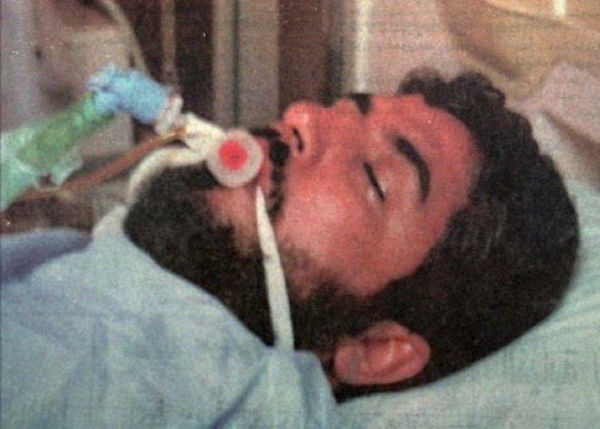 Ông Mashaal hôn mê trong bệnh viện (ảnh: TIME)