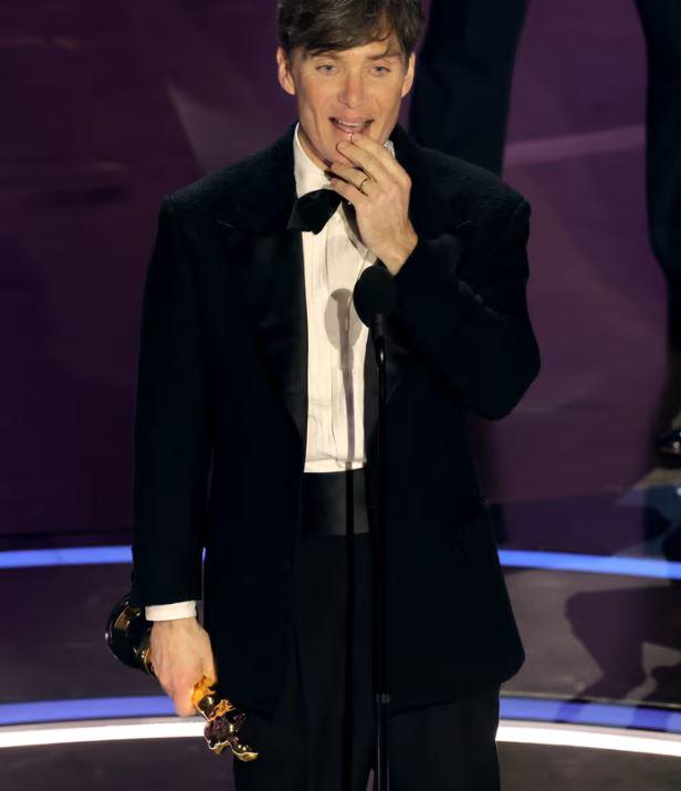Oscar 2024: Oppenheimer 7 giải, Emma Stone nhận tượng vàng với vai diễn gợi cảm - 2