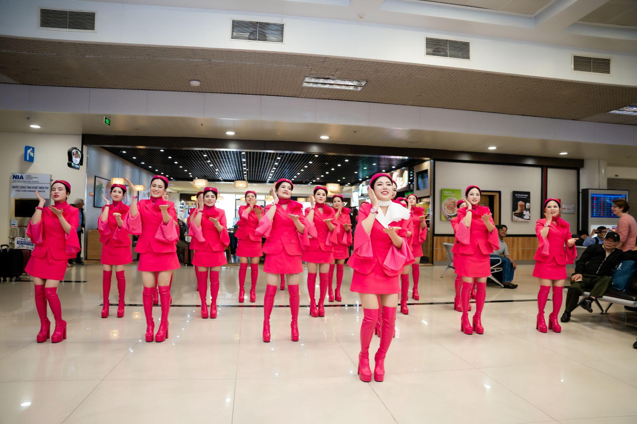 Màn nhảy flashmob khiến cho không khí tẻ nhạt của sân bay trở nên sống động