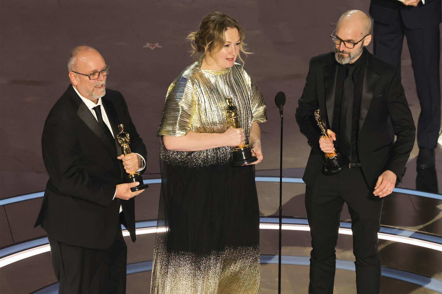 Oscar 2024: Oppenheimer 7 giải, Emma Stone nhận tượng vàng với vai diễn gợi cảm - 10
