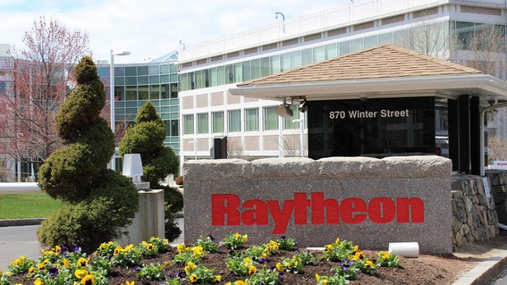 Raytheon, một công ty RTX, được trao 345 triệu USD để chế tạo và cung cấp cho USAF ít nhất 1.500 quả bom thông minh StormBreaker mới.